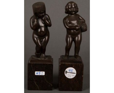 Robert Weiss (ca. 1843-?). Sommer- bzw. Winterfigur. Bronze, auf Marmorsockel, am Sockel sign., bez. München, H=je 23,5 cm. 