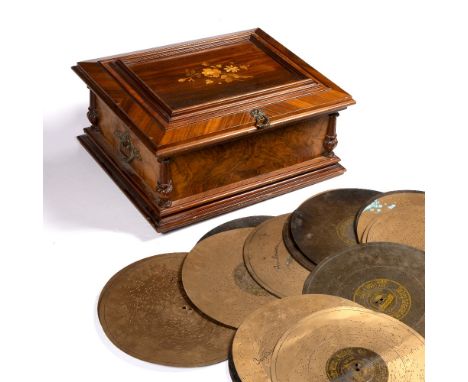 Table-top polyphon 19th Century, housed in a walnut case, with a monochrome print to the top, together with 16 discs 27cm hig