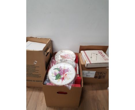 A SUBSTANTIAL AMOUNT OF SPODE AND ROYAL DOULTON COLLECTORS PLATES