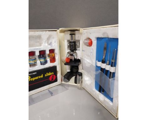 VINTAGE STUDENTS COC MICROSCOPE IN ORIGINAL CASE WITH ACCESSORIES