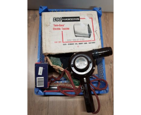 LOT OF GOOD VINTAGE HOUSEHOLD ITEMS INCLUDING BAKELITE HAIR DRYER BOXED TOASTER AND OLD 1950S RENT BOOK ETC