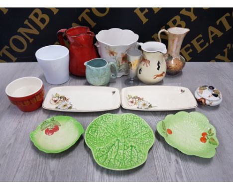 MISCELLANEOUS ITEMS TO INCLUDE CABBAGE WARE BY CARLTON AND CROWN DEVON PLUS POOLE VOLCANIC STYLE PATTERNED BOWL ETC