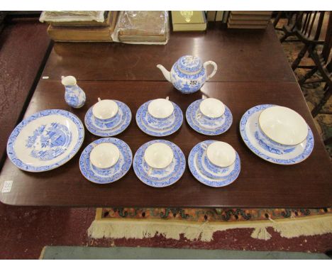 Early Royal Worcester 'blue willow' tea service with date marks circa 1882, 1890 etc