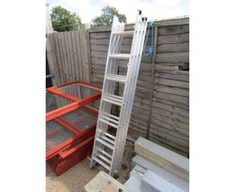 Triple extending ladder