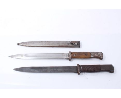 First World War Imperial German M1884/98 II Bayonet in steel scabbard, together with a Second World War Nazi German Bayonet (