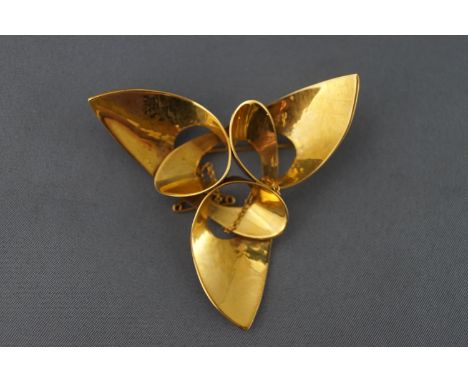 A yellow metal Celtic style brooch. Stamped 9ct 10.9 grams