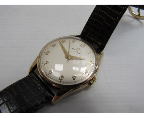 OMEGA: A 9ct gold cased manual wind gent's wristwatch with gilded Arabic numerals and centre seconds, case back inscribed cir