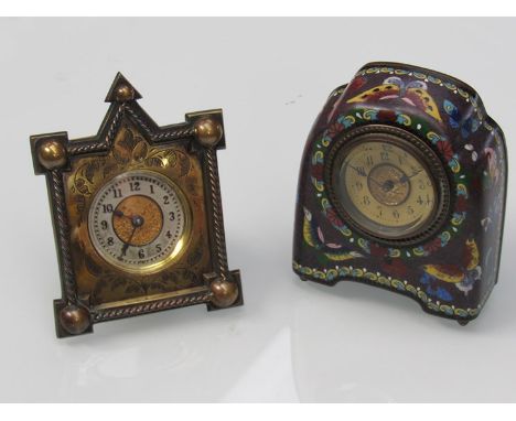 A cloisonne enamel desk clock with Arabic dial (12cm high) and a brass easel back desk clock (12.5cm high) (2)