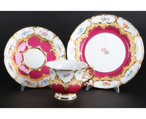 Meissen B-Form Kaffeegedeck, coffee cup,Porzellan, blaue Schwertermarke 1. und 2. Wahl, Formnummer B-154, B-Form purpur mit S