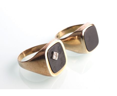 333 Gold 2 Herrenringe, gold rings,GG 333/000, 2 Siegelringe mit Onyx, ein Ring mit Diamanten, gestempelt 333, Gr. 66 / 21 mm