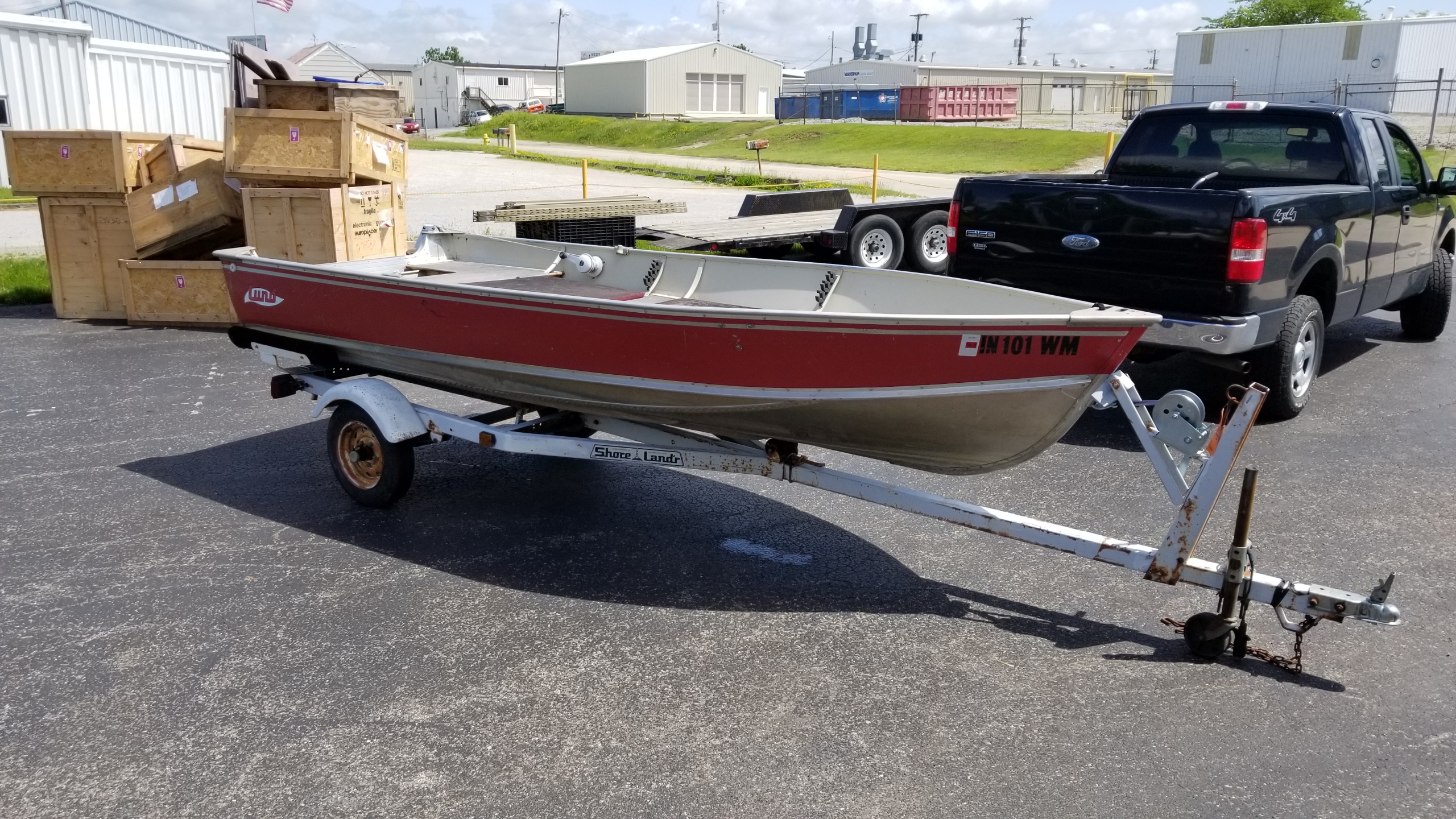 1983 LUND 14' ALUMINUM FISHING BOAT / RETRACTABLE ANCHOR / ELECTRIC
