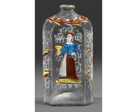 Branntwein- oder Schnapsflasche mit Emaildekor Farbloses, leicht blasiges Glas. Querachteckige Form, gerundete Schulter, zinn
