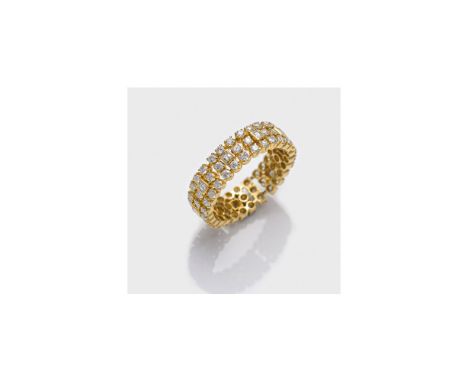 Dekorativer Memory-Diamantring Gelbgold, 18 ct.; Umlaufend besetzt mit Brillanten und Diamanten im Princesscut von zus. ca. 3