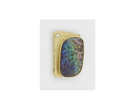 Moderner Boulder Opal-Anhänger von A. Reske Gelbgold, gest. 750. Zentral besetzt mit einem Opalcabochon in sehr intensivem Fa