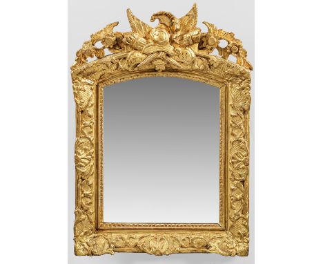 Barock-Wandspiegel Holz, geschnitzt, gefasst und vergoldet. Hochrechteckige, profilierte Spiegelrahmung aus Volutenmotiven, G
