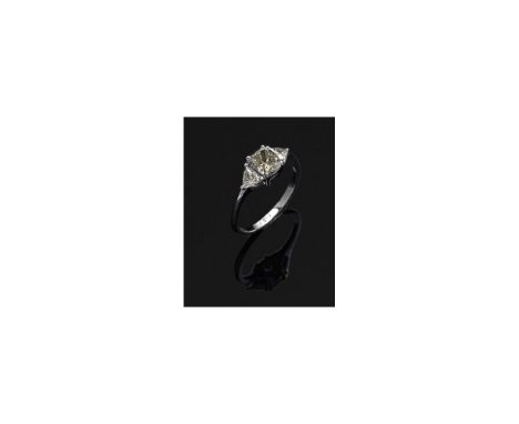 Hochfeiner Diamantsolitär-Ring Weißgold, gest. 750. Zentral besetzt mit einem Diamanten von ca. 1,08 ct. (G/vs2), im Cushionc