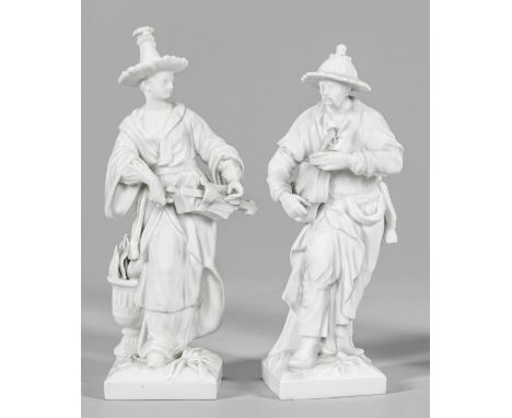 Paar Malabaren als Gegenstücke aus der Serie "Fremde Völker". Weißporzellan. Auf quadratischer Plinthe stehender Malabar und 