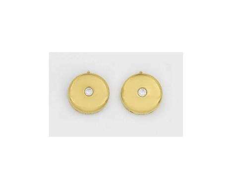 Paar Diamant-Manschettenknopf-Abdeckungen Gelbgold, gest. 750. Jeweils zentral besetzt mit einem Diamanten. Ges.-Gew. ca. 8,8