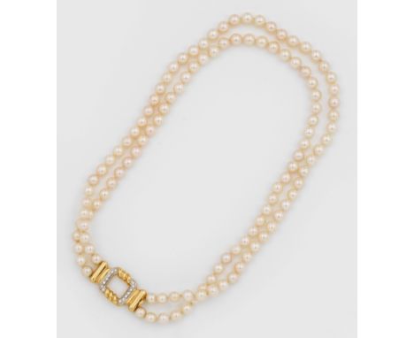 Elegantes Perlcollier Gelbgold, gest. 750. Zweireihige Kette aus weißen Zuchtperlen von ca. 5,9 mm in sehr farbintensivem, ro