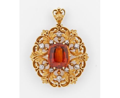 Citrin-Diamant-Brosche Gelbgold, gest. 750. Vegetabile Brosche in Ajour, zentral besetzt mit einem rot-orangen, facettierten 