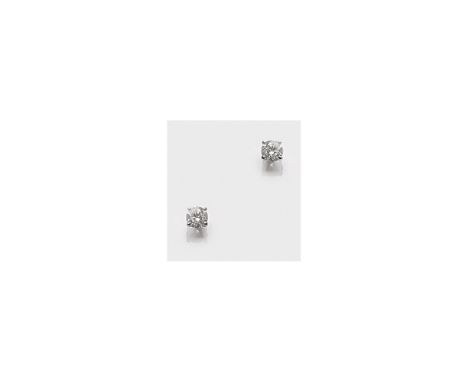 Paar klassische Brillant-Solitärohrringe Weißgold, gest. 14 ct.; Zentral besetzt mit 2 Brillanten von zus. ca. 1,44 ct. (G/si
