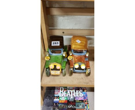 2 CERAMIC CARS