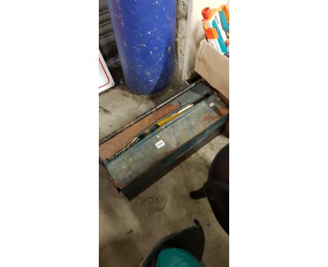 OLD TOOLBOX AND CONTENTS 