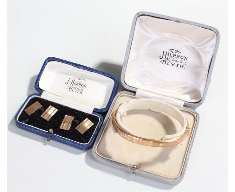 9 carat gold bangle with etched design, together with a pair of 9 carat gold cufflinks, total weight 11.5 grams