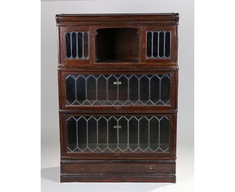 Globe Wernicke sectional oak bookcase, the rectangular top above a cabinet top section and two astragal glazed sections and d