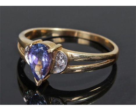 18 carat gold amethyst set ring, the pear cut amethyst with diamonds to the shoulders, ring size S