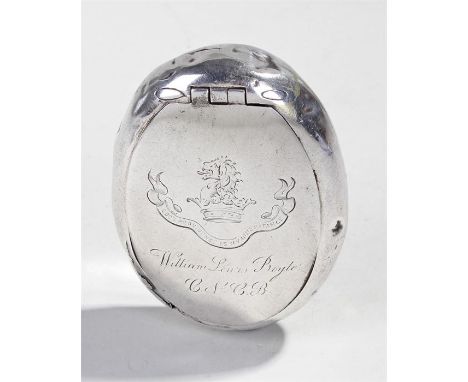Political interest squeeze snuff box, London 1892, maker GW BH, the oval box engraved with a crest and the family motto "God'