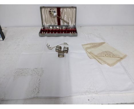 A mixed lot to include three silver napkin rings, total weight 51.2g, silver plated dessert spoon and fork set cased, and a l