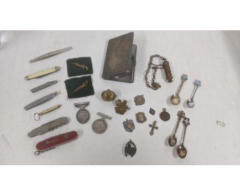 A selection of collectable items to include a British Army Efficiency Medal awarded to 1456399 Bdr. R Mundell RA, together wi