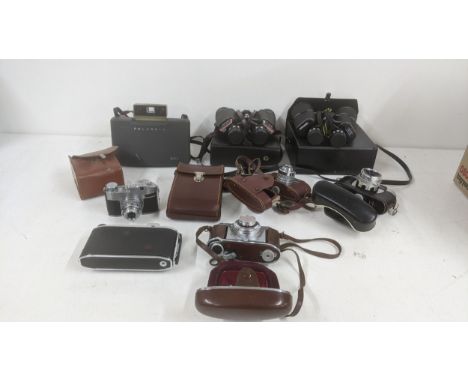 A group of vintage cameras to include 1950s/60s Kodak Reinette, a 1950s CMF Bencini 127 film camera and others, together with