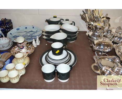 A quantity of Poole tea and dinnerware 