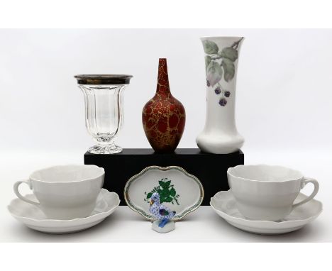 9 Teile Glas/Porzellan: Jugendstil-Vase (Rosenthal), Paar übergroße Kaffeetassen (Hutschenreuther), Rosenthal-Vase, Glasvase 