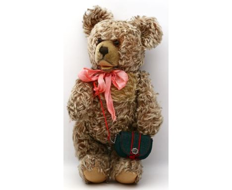Steiff-Zotty. Brauner, blond gespitzter Mohair mit hellem Latz. Drehkopf mit offenem Mund und braunen Glasaugen. Gestickte Na