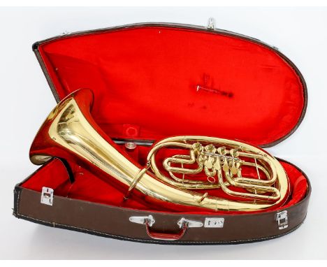 Tuba. Messing. Gebrauchsspuren. In Transportkoffer.