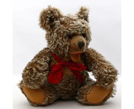 Steiff-Zotty. Brauner, blond gespitzter Mohair mit hellem Latz. Drehkopf mit offenem Mund und braunen Glasaugen. Gestickte Na