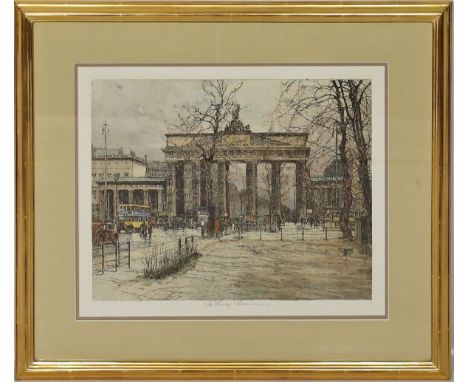 Kasimir, Luigi (1881 Pettau - 1962 Wien) Berlin mit Brandenburger Tor. Farbradierung, mittig u. mit Bleistift bez. 34x 42 cm.
