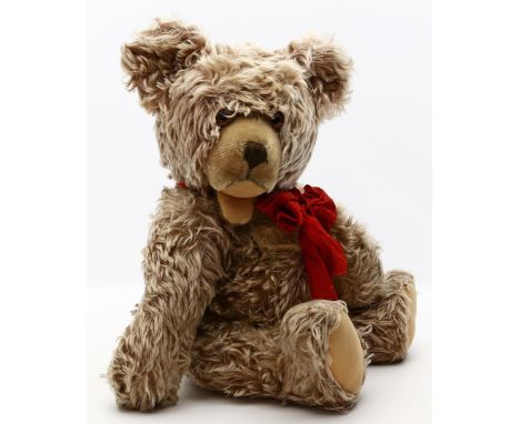 Steiff-Zotty. Brauner, blond gespitzter Mohair mit hellem Latz. Drehkopf mit offenem Mund und braunen Glasaugen. Gestickte Na