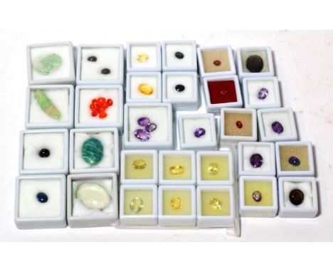 A quantity of loose gemstones including citrine, amethyst, sapphire, smokey quartz, jade, synthetic orange sapphire etc 