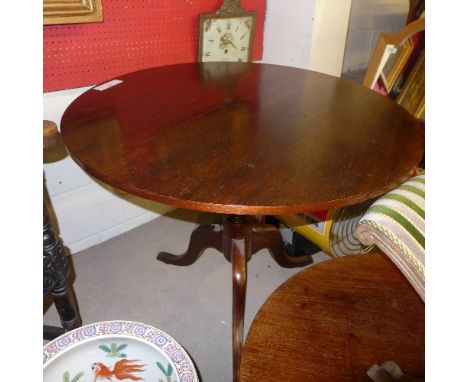 A George III design mahogany occasional table the circular top on tripod base (AF)