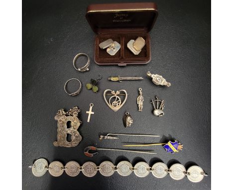 SELECTION OF MOSTLY SILVER JEWELLERYincluding a pair of silver cufflinks in box; an unmarked silver 'B' decanter label; vario