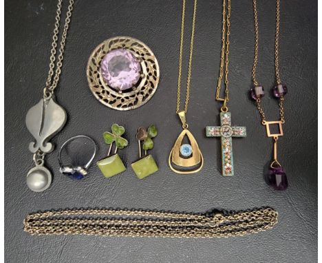 SELECTION OF SILVER AND OTHER JEWELLERYincluding an amethyst set silver brooch, the mount with pierced thistle decoration; an