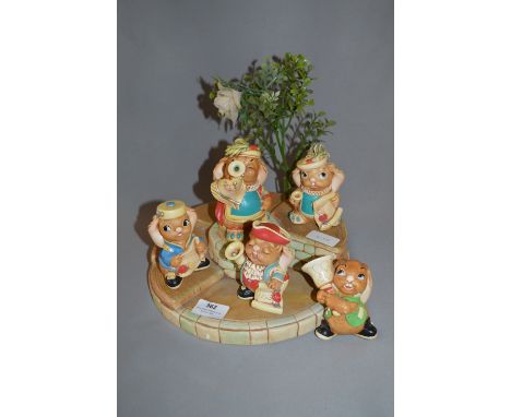 Pendelfin Model Stand and Five Musician Figures 