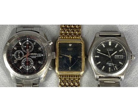 GENTS WRISTWATCHES, Seiko chronograph 100m stainless steel cased bracelet watch, black dial with baton hour markers, triple s