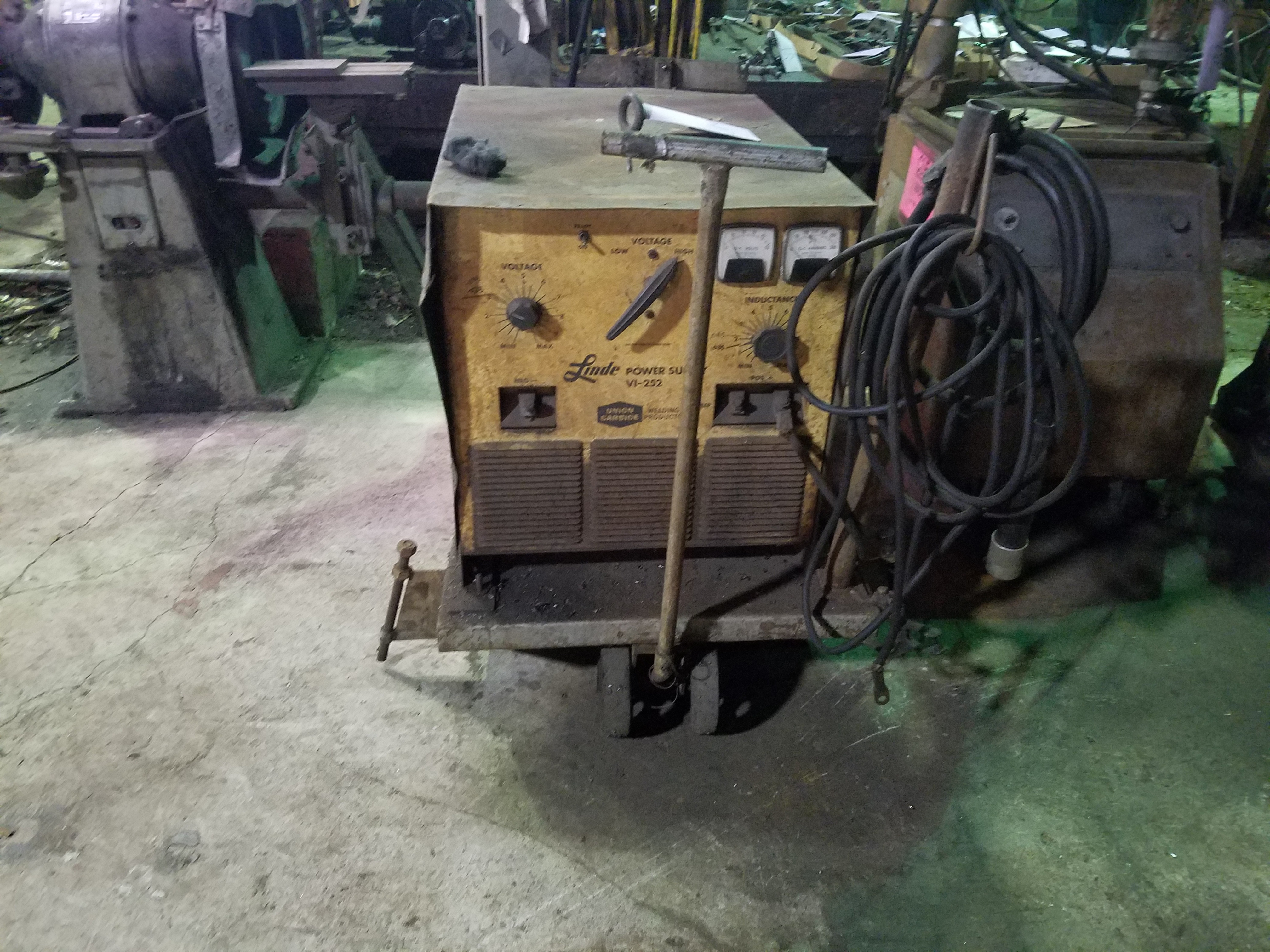 LINDE VI252 WELDER/ POWER SUPPLY W/ BOOM
