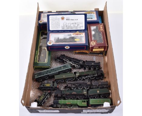 Large collection of 00 gauge locomotives, coaches and rolling stock, including fifteen various locomotives by Hornby, Bachman