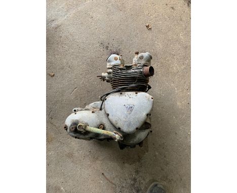 A Triumph Speed Twin unit enginenumber 5TA H9602, condition and completeness unknown, close inspection advised. Lot to be sol